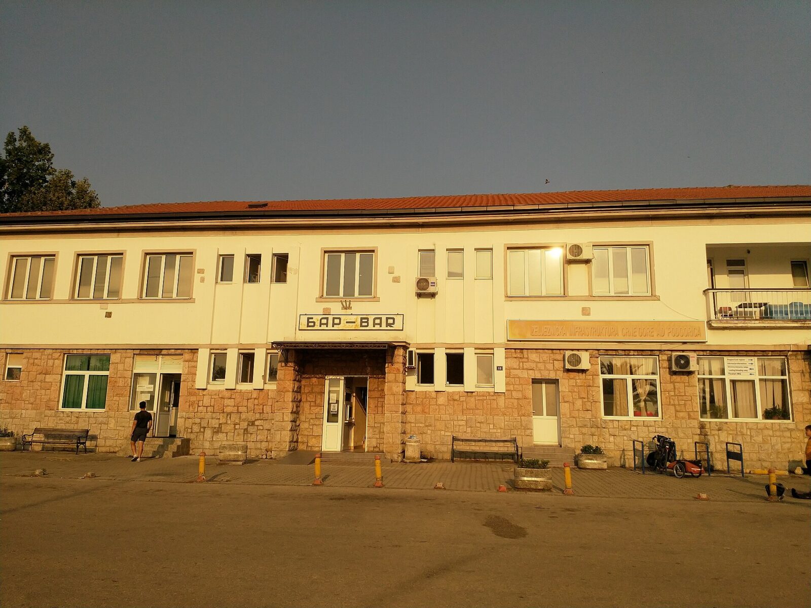 L'edificio della stazione ferroviaria di Bar, Montenegro, il capolinea meridionale della linea
