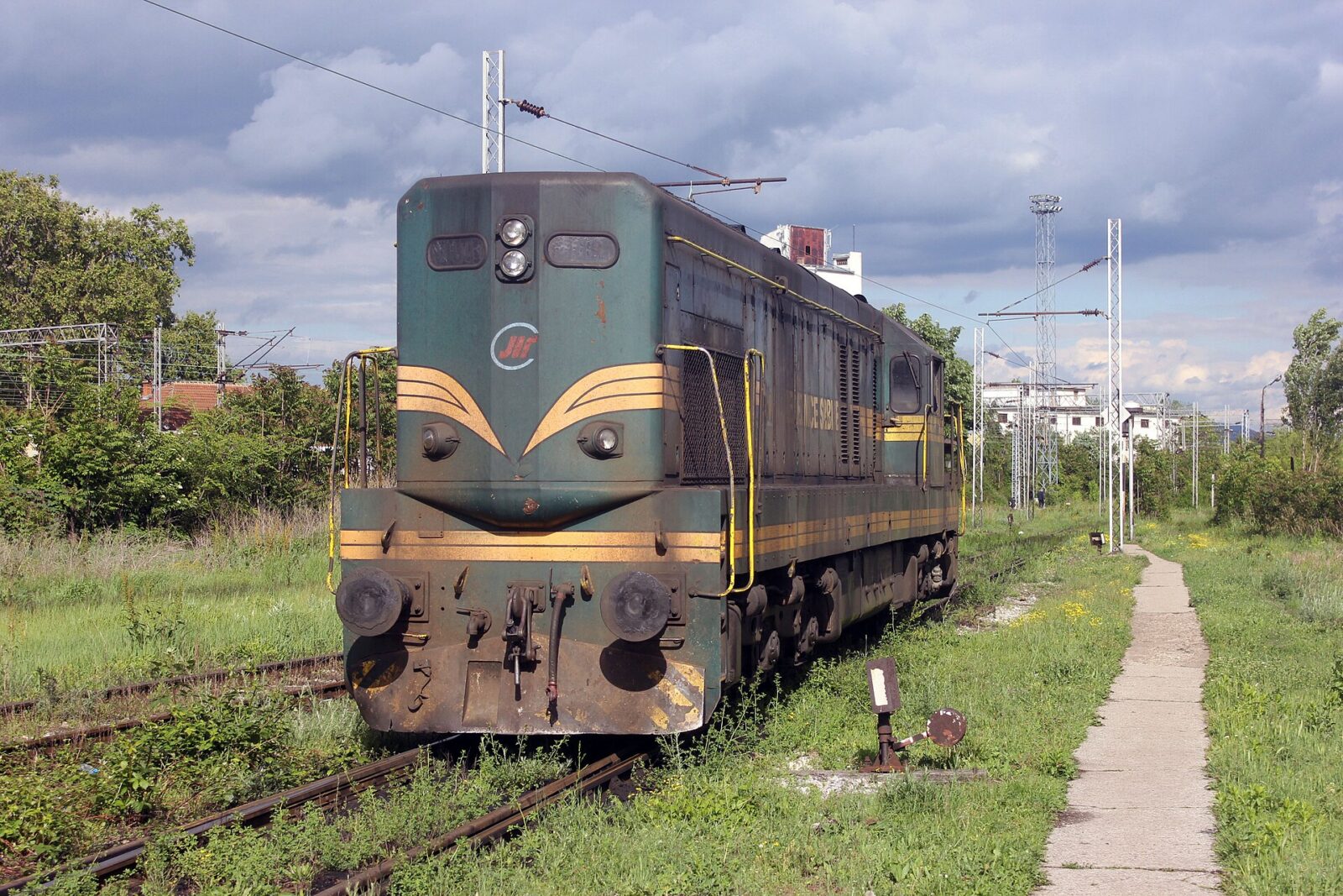 The front of a Serbian Railways diesel locomotive on the tracks at Nis