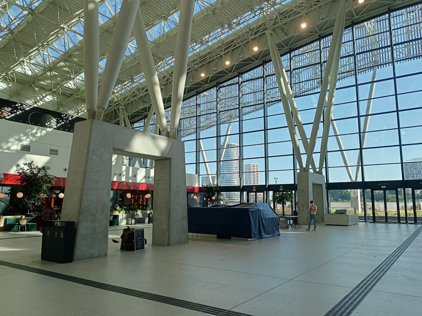 The interior concourse of a railway station in Belgrade