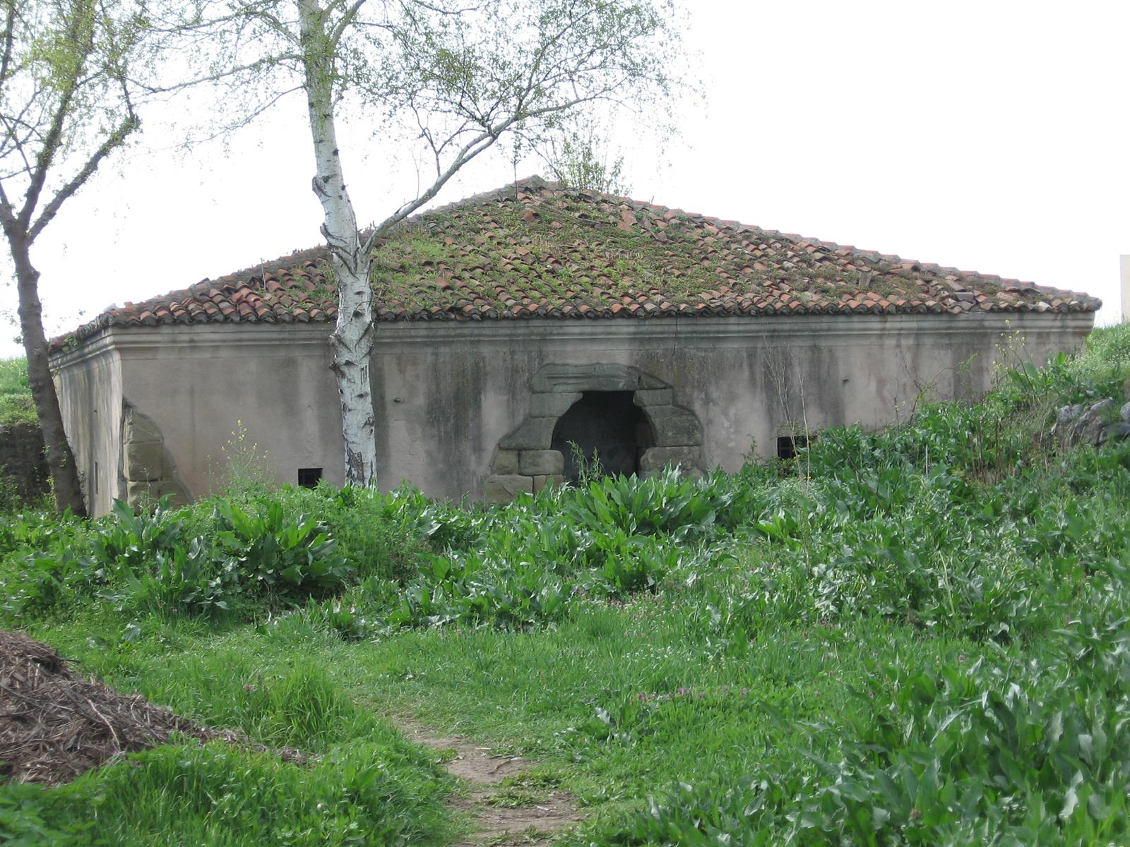 An old stone building with a tiled roof inside the grounds of Nis Fortress